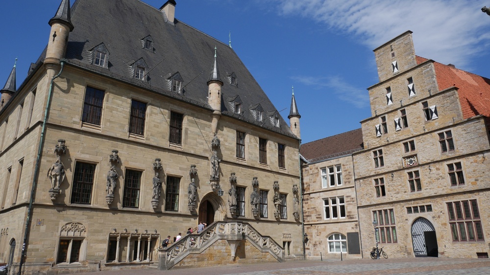 Das historische Rathaus mit der Stadtwaage ist heute Sitz der Verwaltung.