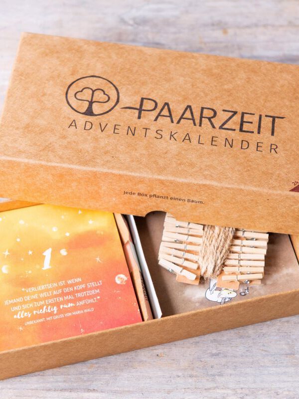 geöffnete Schachtel eines Paarzeit-Adventskalenders