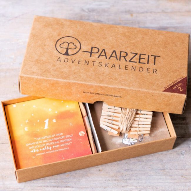 geöffnete Schachtel eines Paarzeit-Adventskalenders