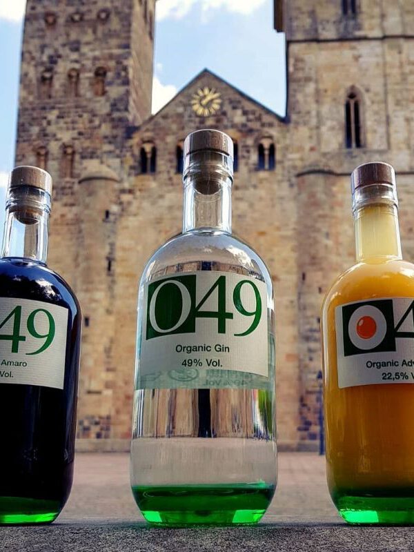 Drei Sorten O49 vor dem Osnabrücker Dom