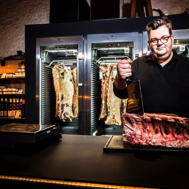 Tobias Neumann in der Carnothek der Steakmeisterei