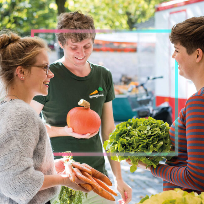 Frische, regionale Zutaten rückt das Kochbuch von Stefanie Hiekmann in den Fokus. Davon gibt es bei Alexander Winkler und Frau Niemeyer von Die Gemüsegärtner reichlich.